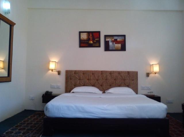 Natureraga Fernhill Resort Chail Rom bilde