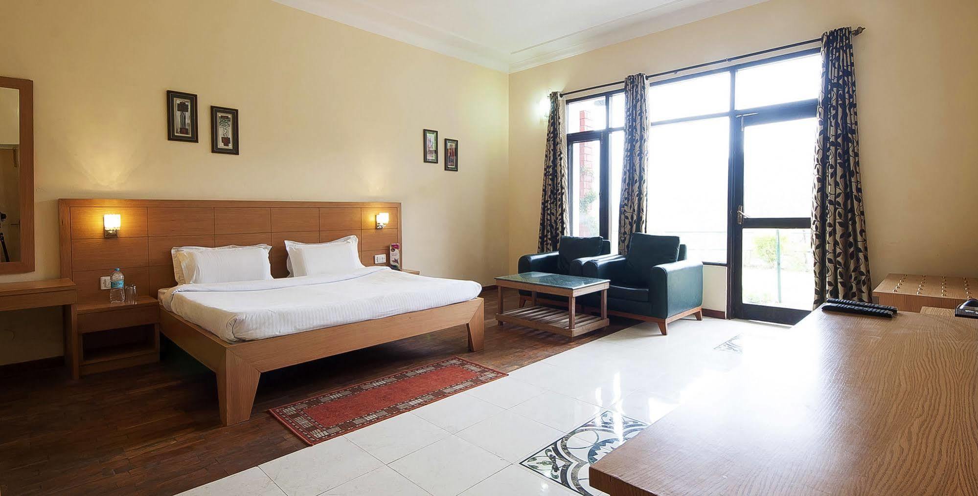 Natureraga Fernhill Resort Chail Eksteriør bilde